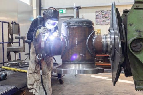 Simplex strainer as pot strainer in carbon steel with flanged connection in PN16 and PN40, material according to design