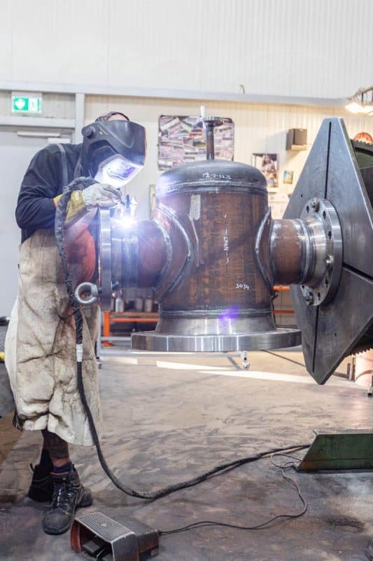 Welding work in our own manufacturing on a pot-shaped simplex strainer in carbon steel with flange connection PN16/PN40