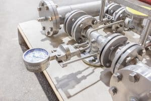 Stainless steel duplex strainer with manually operated butterfly valves and differential pressure indicator for strainer monitoring