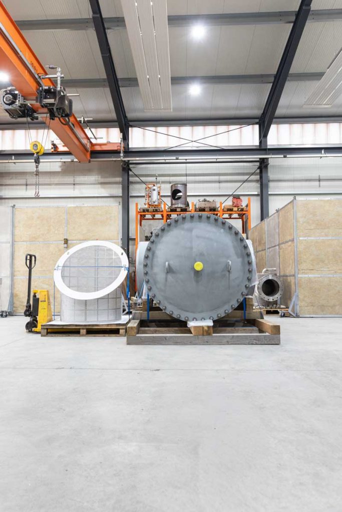 Basket strainer DN900 PN40 in carbon steel, large strainer housing in vessel design from our own strainer manufacturing