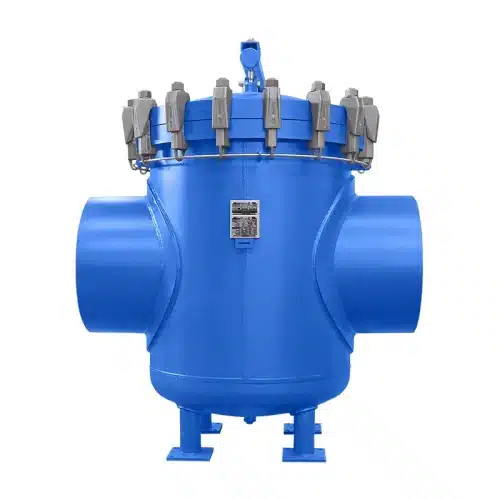 Basket strainer DN600 in carbon steel, painted RAL 5010 blue, with butt-weld ends, quick-opening closure and cover swivel arm for wastewater and service water