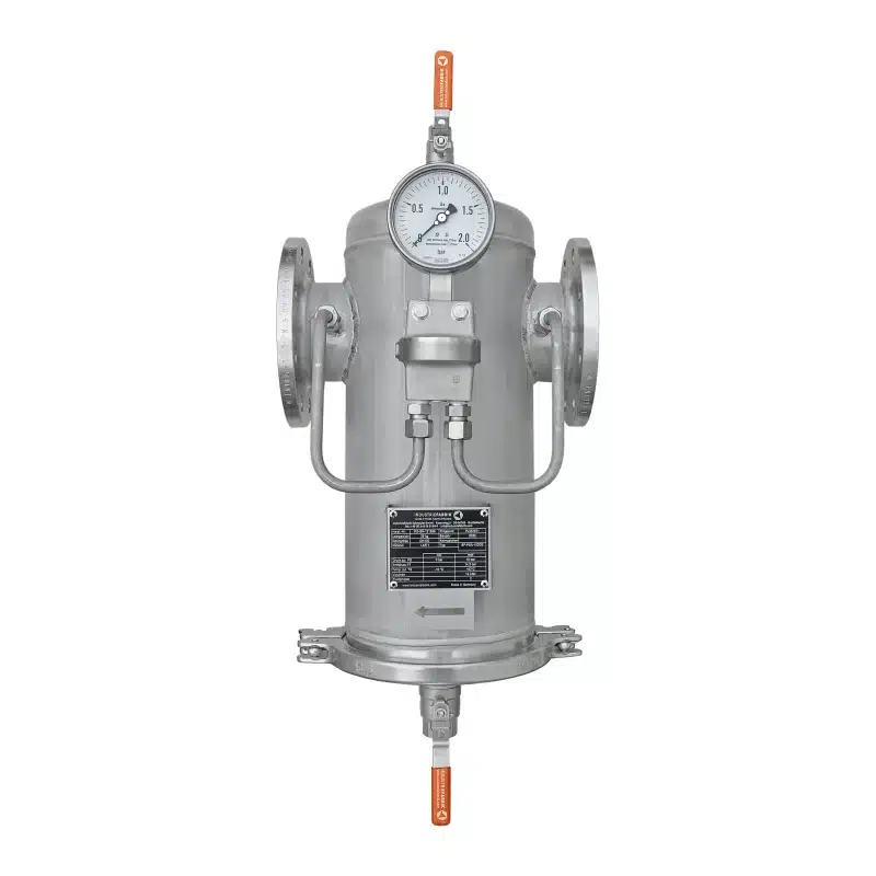 Pot type strainer DN100 in stainless steel with quick-opening closure on the cover, differential pressure gauge, and vent and drain via ball valves