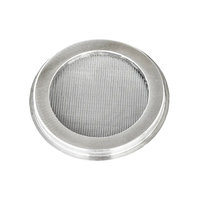 Flat plate strainer as a temporary strainer with connection for a dairy pipe union
