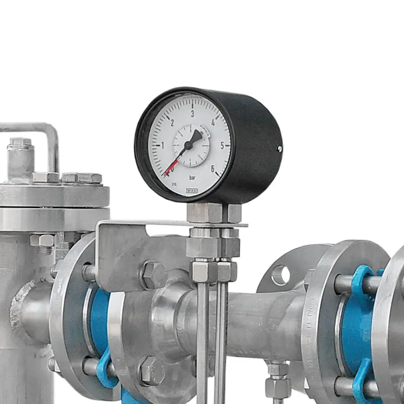 Duplex strainer with differential pressure gauge as the signal for timely changeover and element change